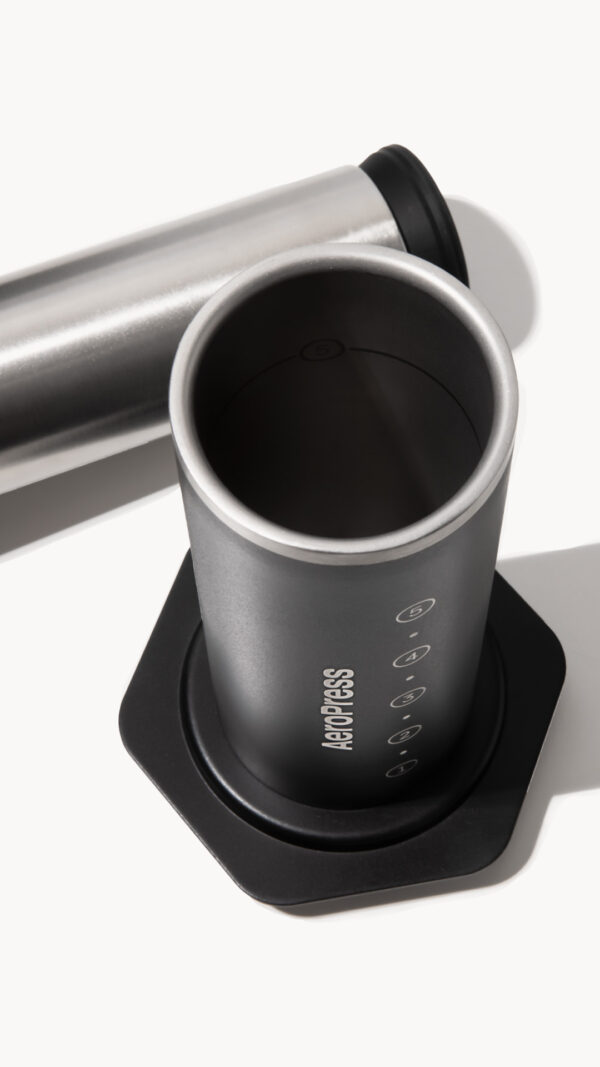Aeropress_January2026_BlackDetail_2b (預購)AeroPress 愛樂壓 不鏽鋼版 原色 黑
