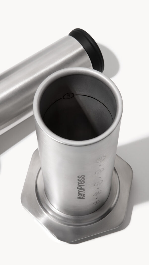 Aeropress_January2026_silver_3a (預購)AeroPress 愛樂壓 不鏽鋼版 原色 黑
